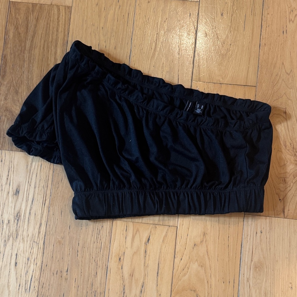 Black One Sleeve Cropped Top